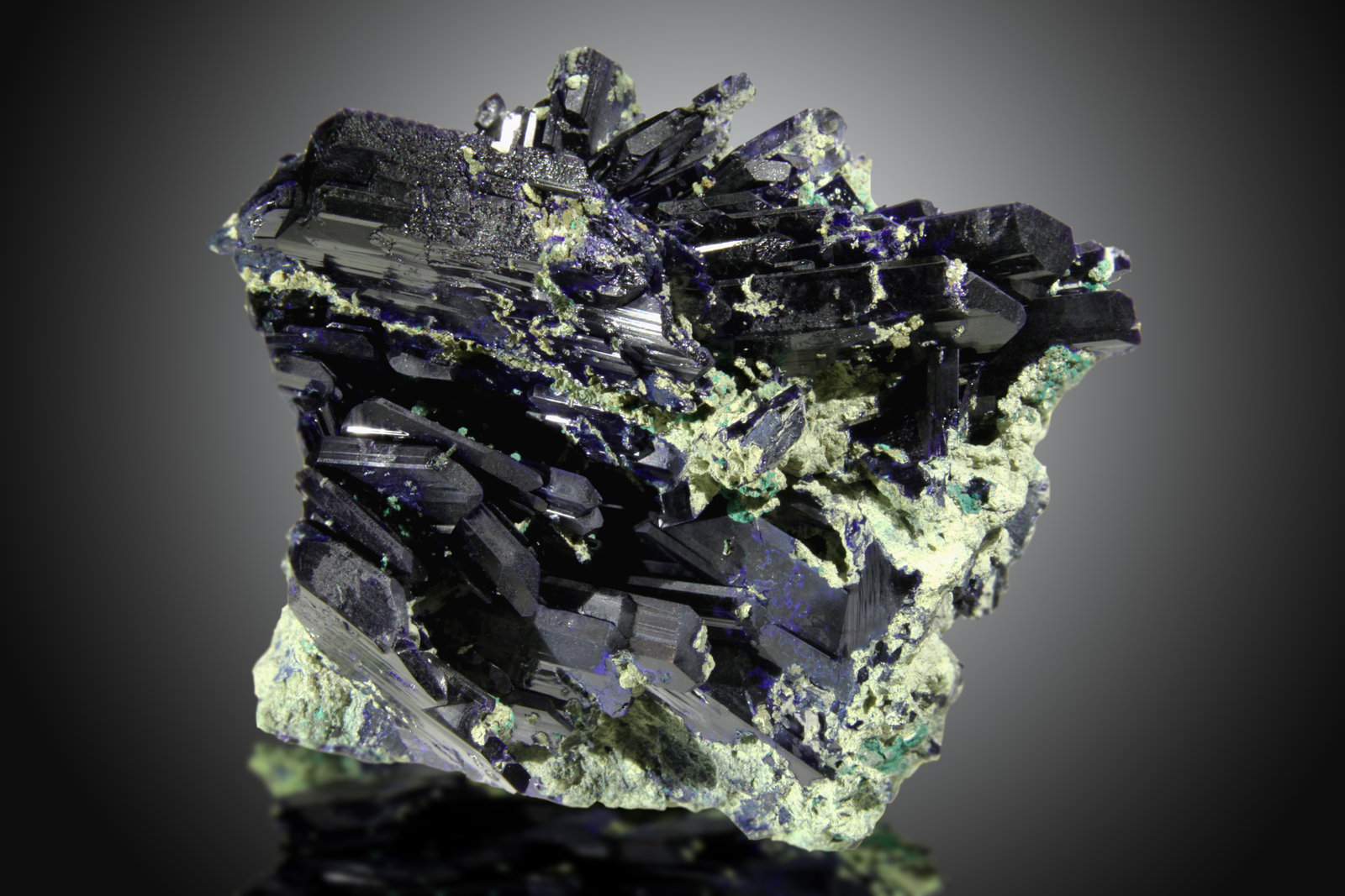 Azurita
12x10cm, cristales de hasta 6cm
(Autor: Raul Vancouver)