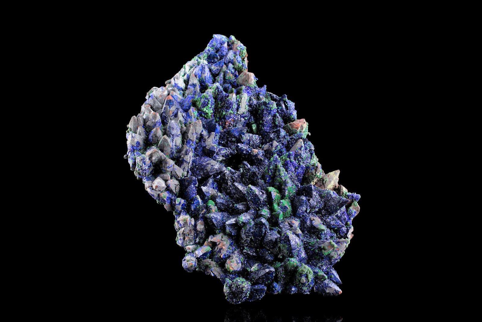 Azurita en Goethita pseudo Calcita
21.5 x 13 x 14 cm
(Autor: Museo MIM)