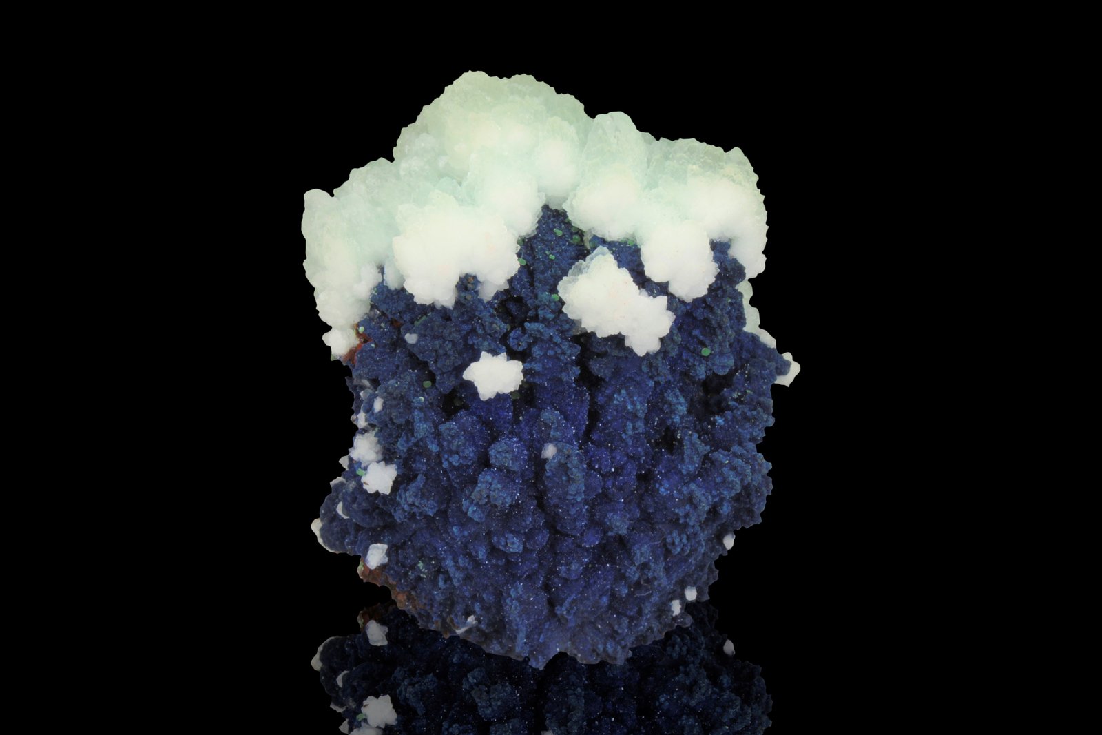 Azurita con Aragonito en limonita
5 x 4 x 6.5 cm
(Autor: Museo MIM)