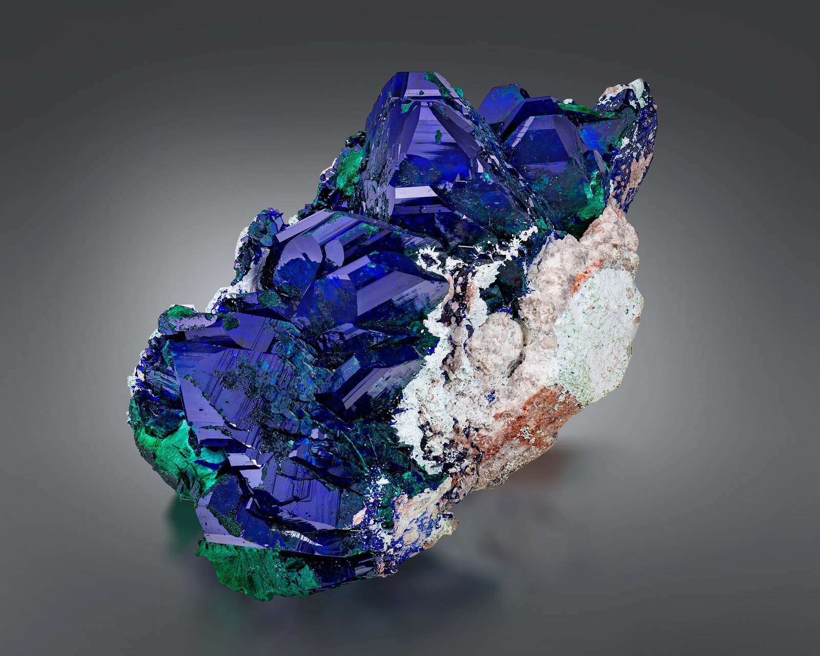 Azurita
17 x 8.5 x 8.5 cm / cristal principal: 5.1 cm
(Autor: Museo MIM)