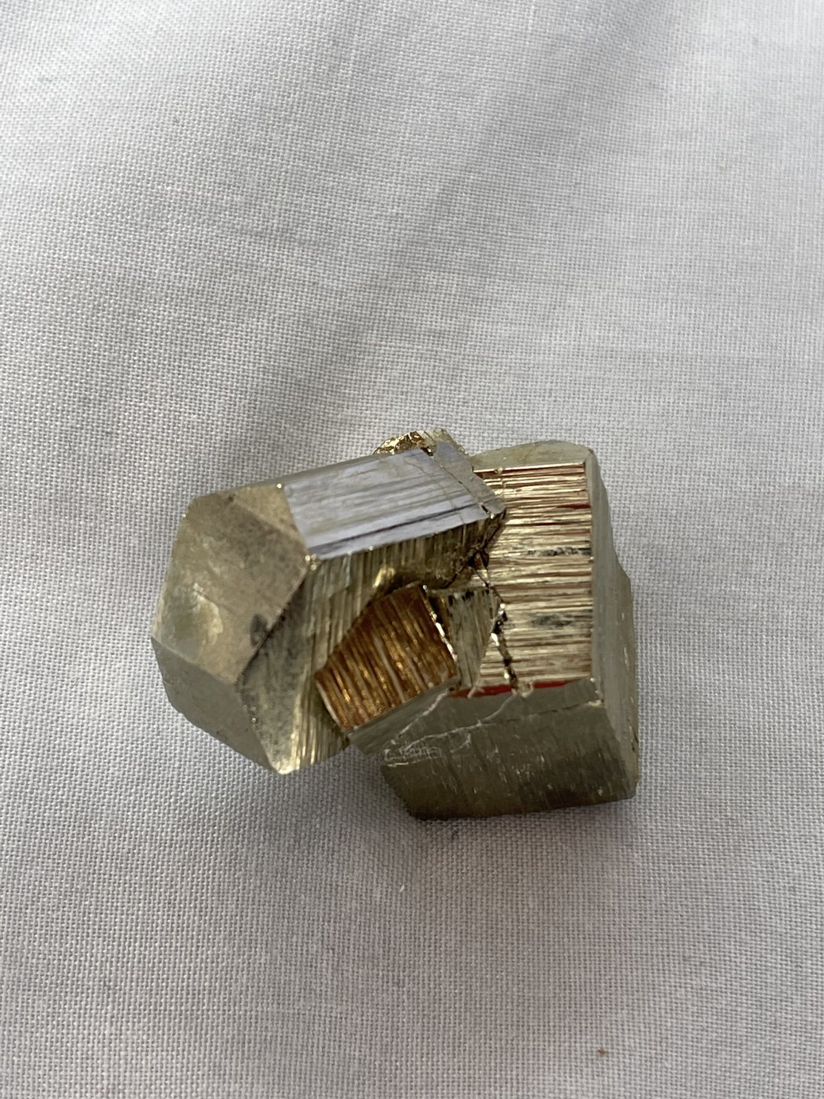 Pirita
3,5cm de ancho y 2,5cm de alto
(Autor: castrominerals)