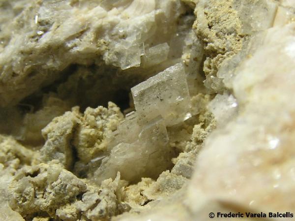 Baritina
9 x 7 x 5 cm. Arista del cristal mayor 0,5 cm.
(Autor: Frederic Varela)