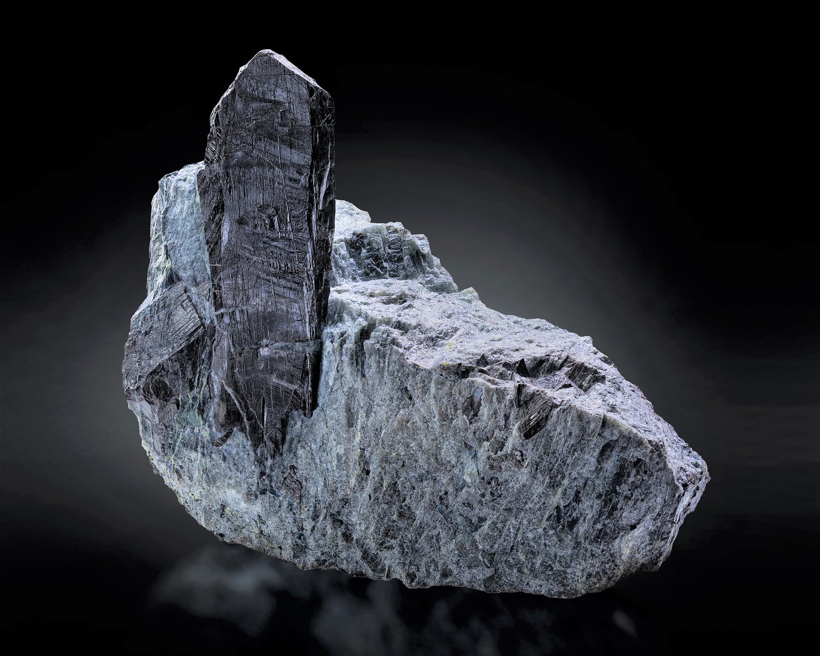 Baddeleyita
15 x 9.5 x 13.5 cm / cristal principal: 10.5 cm
(Autor: Museo MIM)
