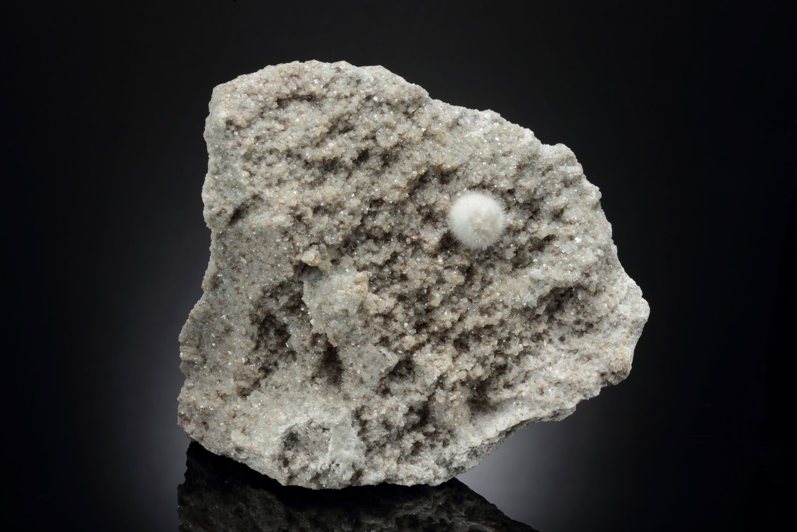 Bavenita
11.5 x 12.5 x 6 cm / cristal principal: 1 cm
(Autor: Museo MIM)