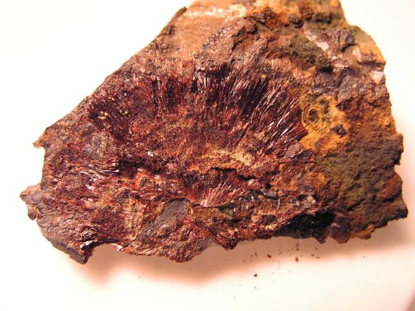 Beraunita
Pieza de 3x2 cm.
(Autor: Adrian Pesudo)