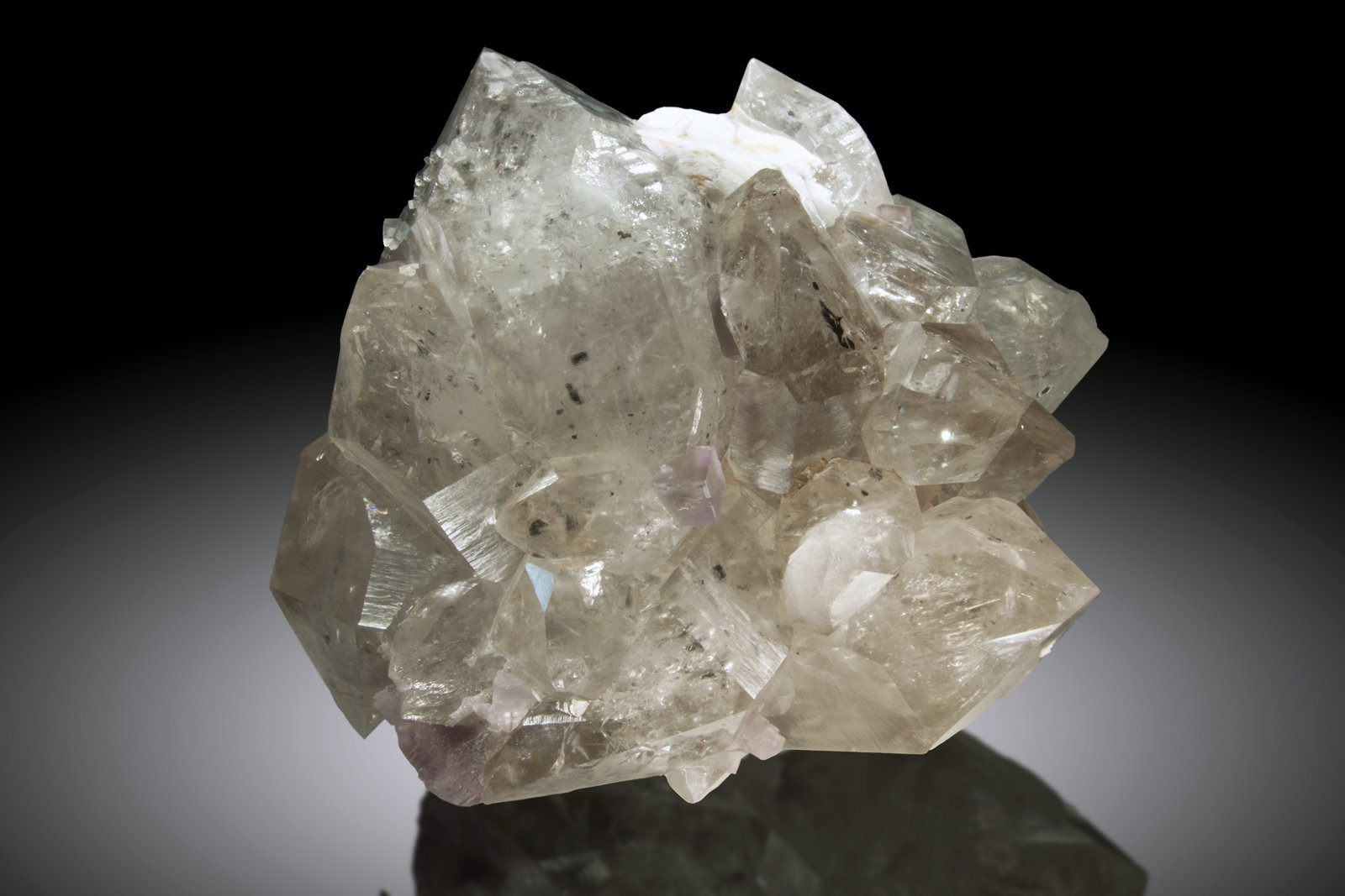 Cuarzo, Fluorita
18.5x18cm, cristales hasta 11.5x7cm
(Autor: Raul Vancouver)