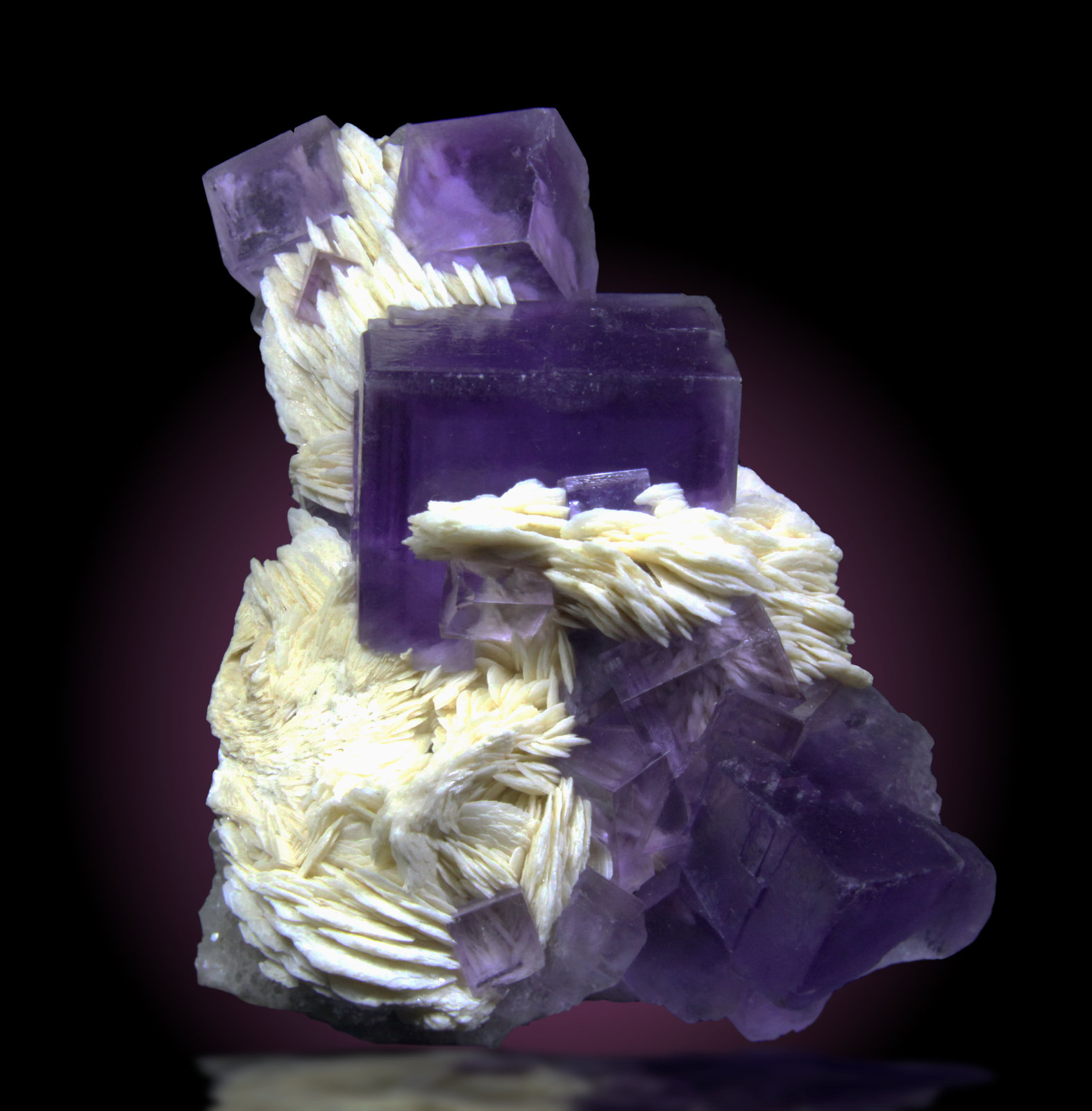 Fluorita, Barita
9x7cm, cristal de 35mm de arista
(Autor: Raul Vancouver)