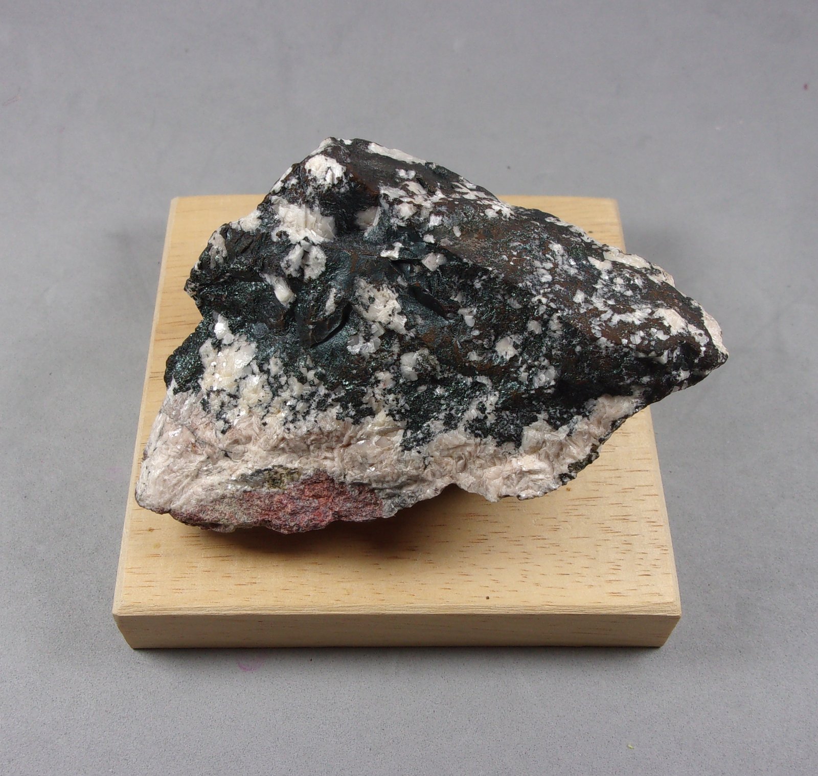 Berzelianita
8,5 x 5,5 x 4,2 cm.
(Autor: J. G. Alcolea)