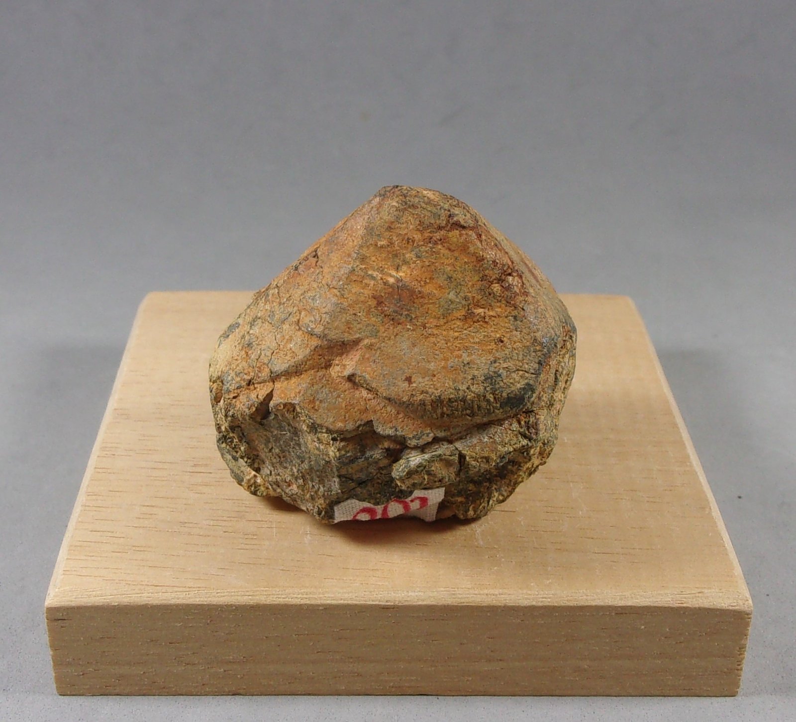 Betafita (de Hogarth 1977)
5 x 4,8 x 4,4 cm. 137,7 g.
(Autor: J. G. Alcolea)