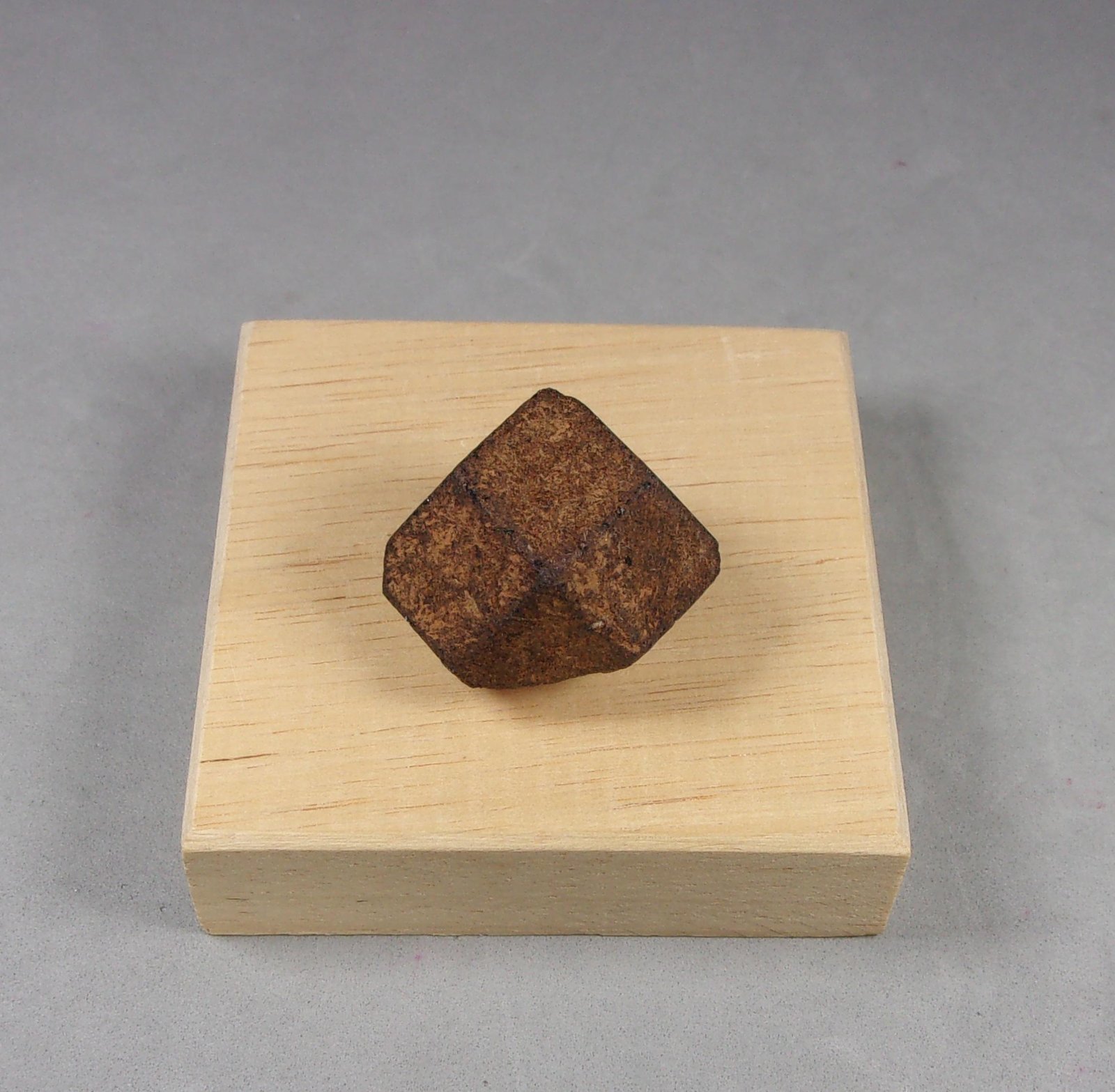 Betafita
2,8 x 2,3 x 2 cm.
(Autor: J. G. Alcolea)