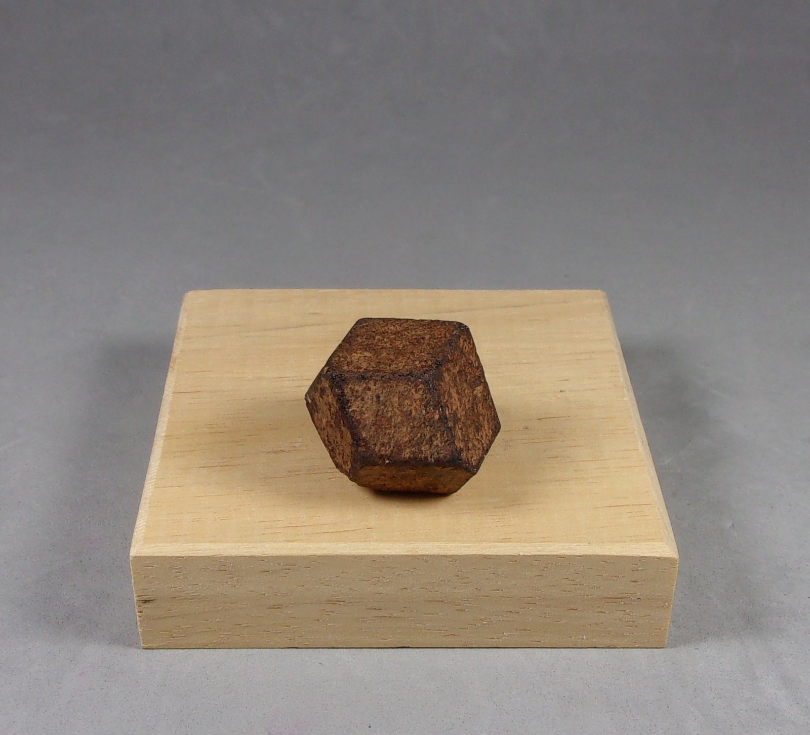 Betafita
2,8 x 2,3 x 2 cm.
(Autor: J. G. Alcolea)