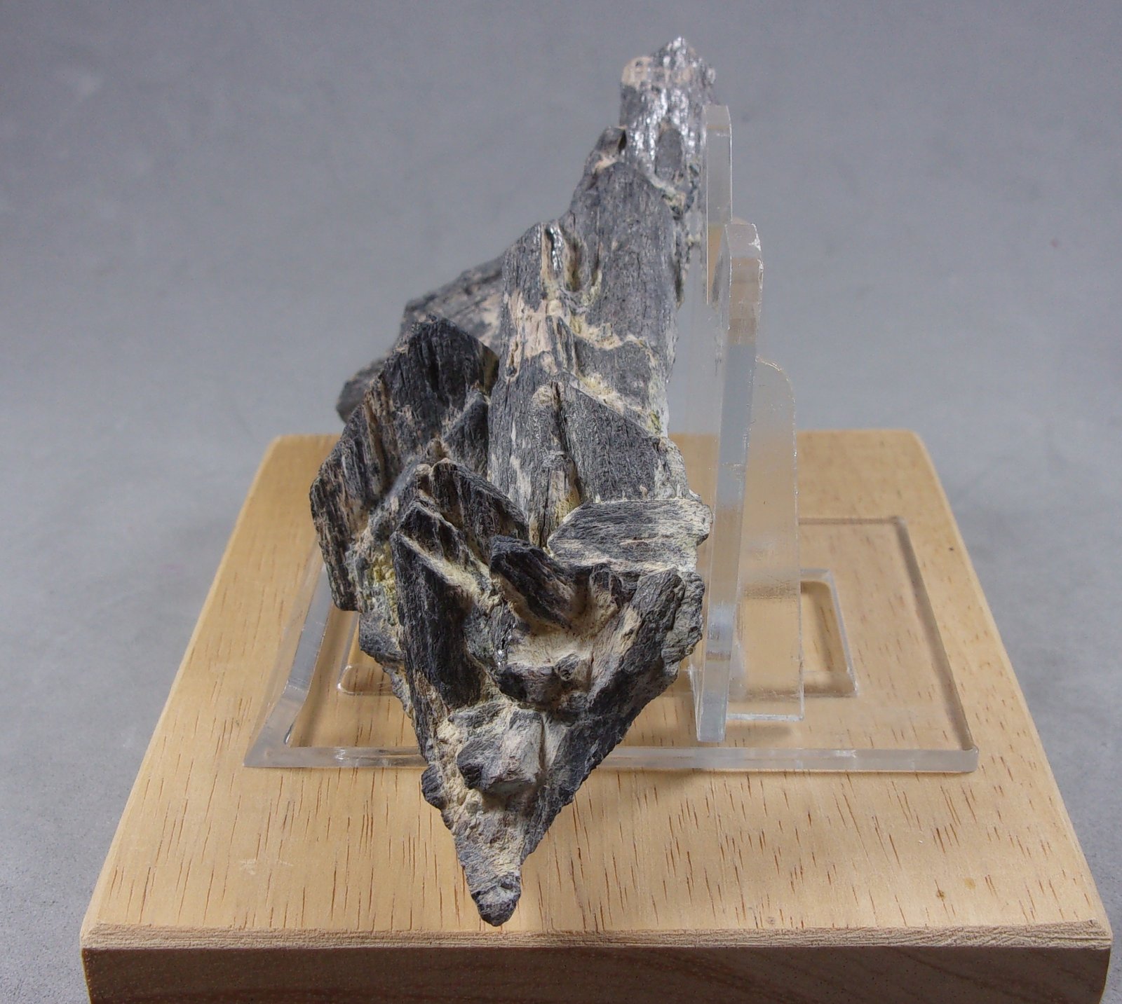 Bismutinita
9,2 x 6,8 x 1,8 cm.
(Autor: J. G. Alcolea)