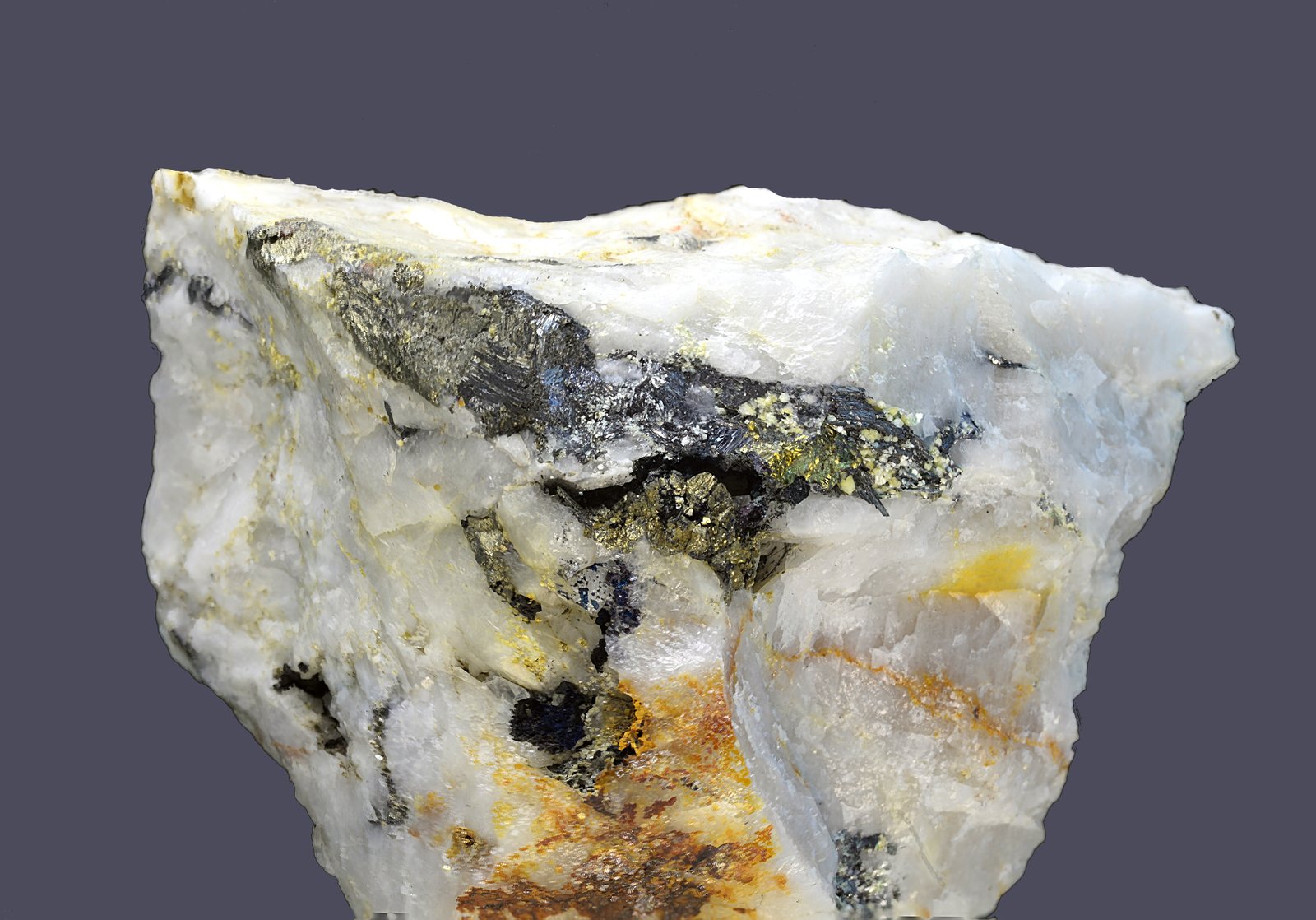 Bismutinita con Calcopirita
5 x 4 cm.
(Autor: Antonio Carmona)