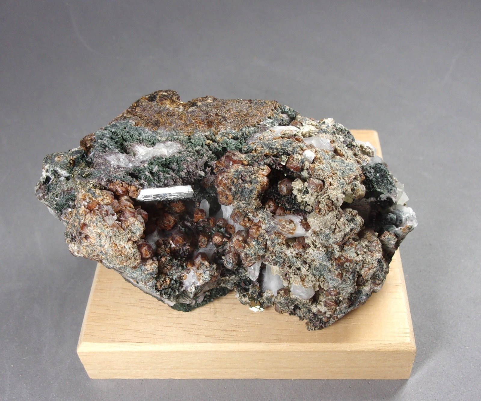 Bismutinita
8,9 x 5,5 x 4,9 cm.
(Autor: J. G. Alcolea)