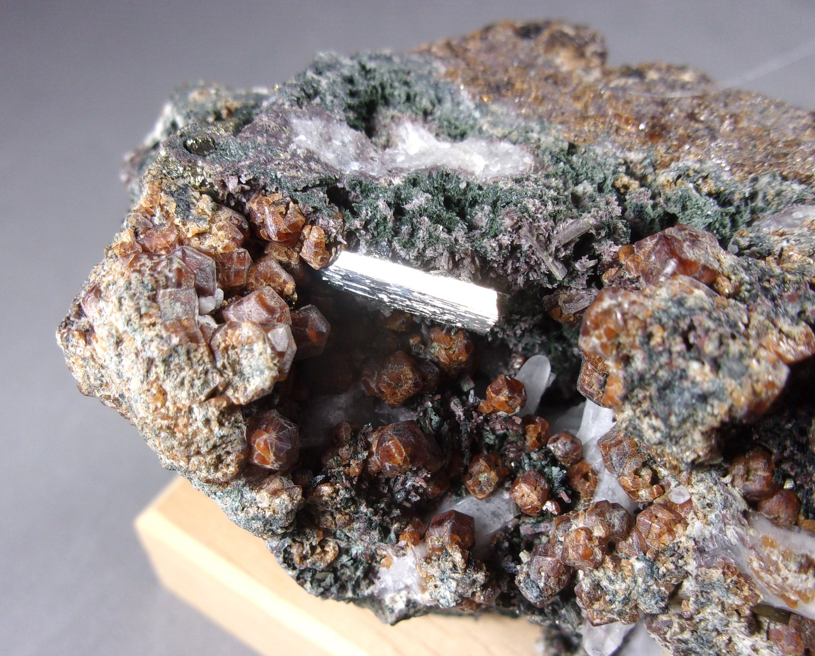Bismutinita
8,9 x 5,5 x 4,9 cm.
(Autor: J. G. Alcolea)