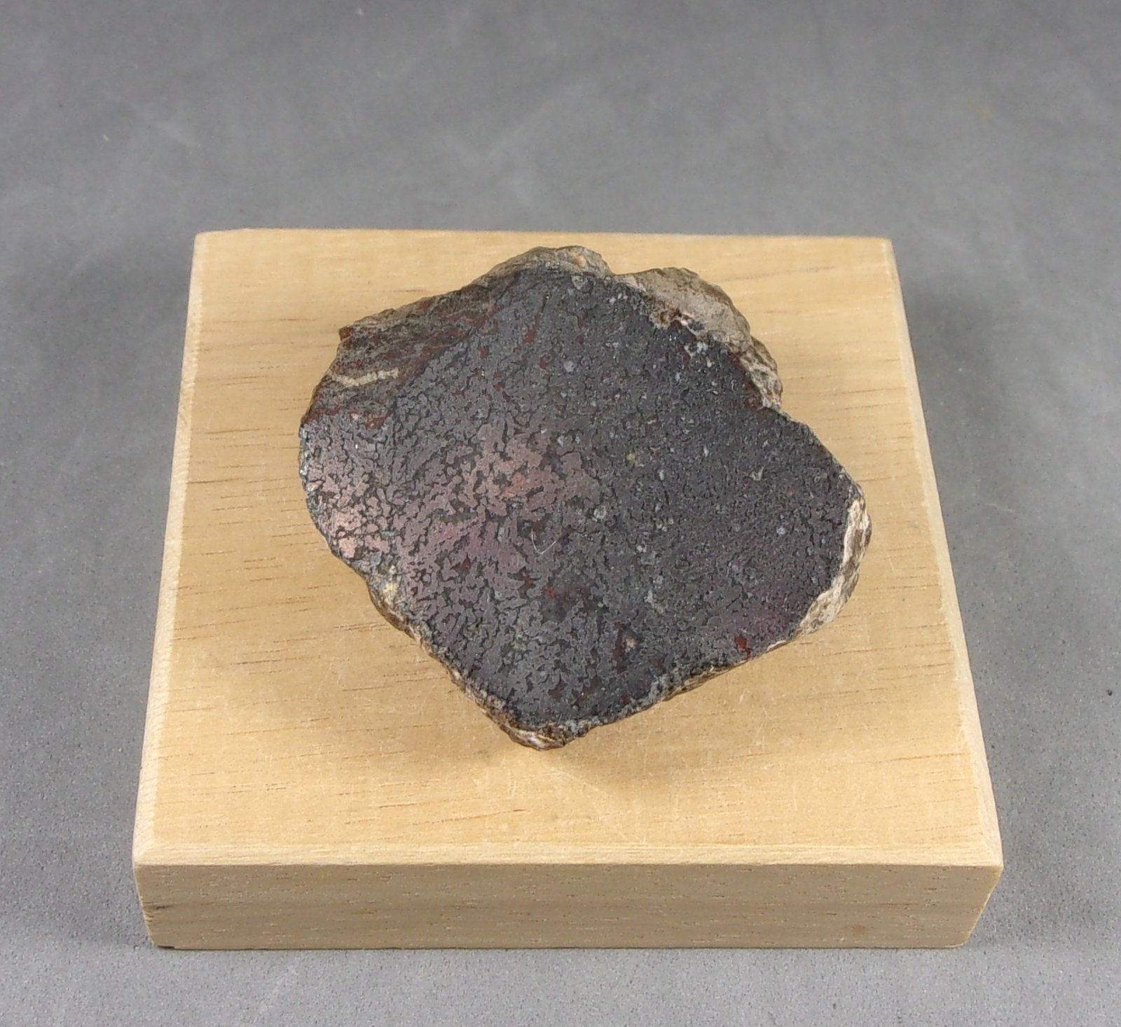 Bismuto
4 x 3,9 x 2,5 cm.  74,95 g.
(Autor: J. G. Alcolea)
