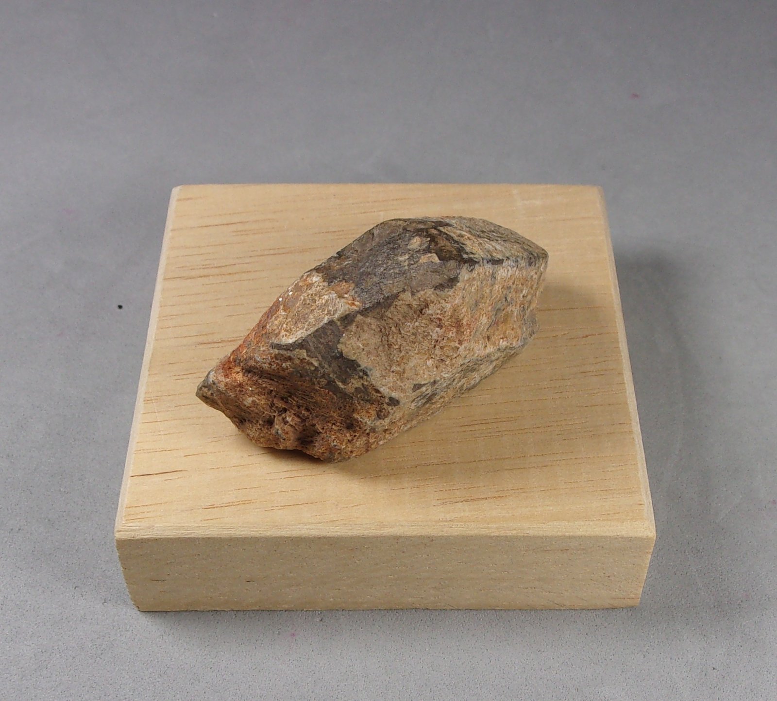 Bismutotantalita
4,5 x 3 x 1,7 cm.
(Autor: J. G. Alcolea)