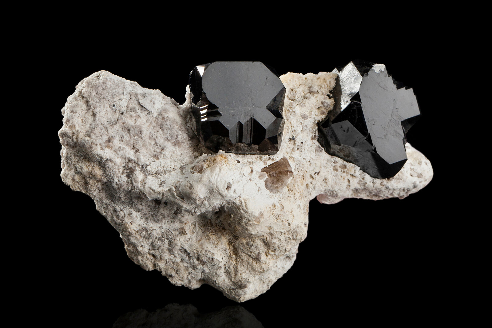 Bixbyita (Subgrupo)
Cordillera Thomas, Condado Juab, Utah, USA
6 x 4 x 2.5 cm / Cristal principal: 1.9 cm
(Autor: Museo MIM)