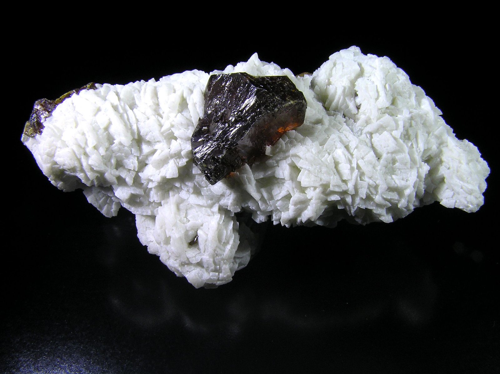 Esfalerita, dolomita
7,8x3,5x4,5 cm.
(Autor: Nacho)