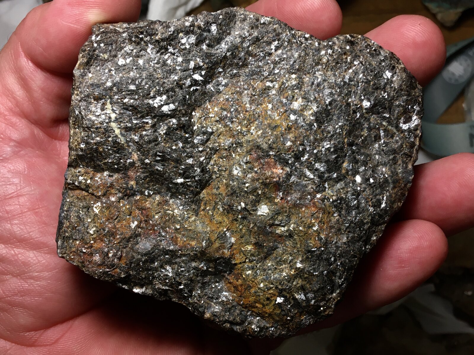 Esfalerita, Magnetita
Coto minero San Cristóbal-Los Perules, Mazarrón, Comarca Bajo Guadalentín, Región de Murcia (Murcia), España
9 x 8 cm
(Autor: Matias Raja)