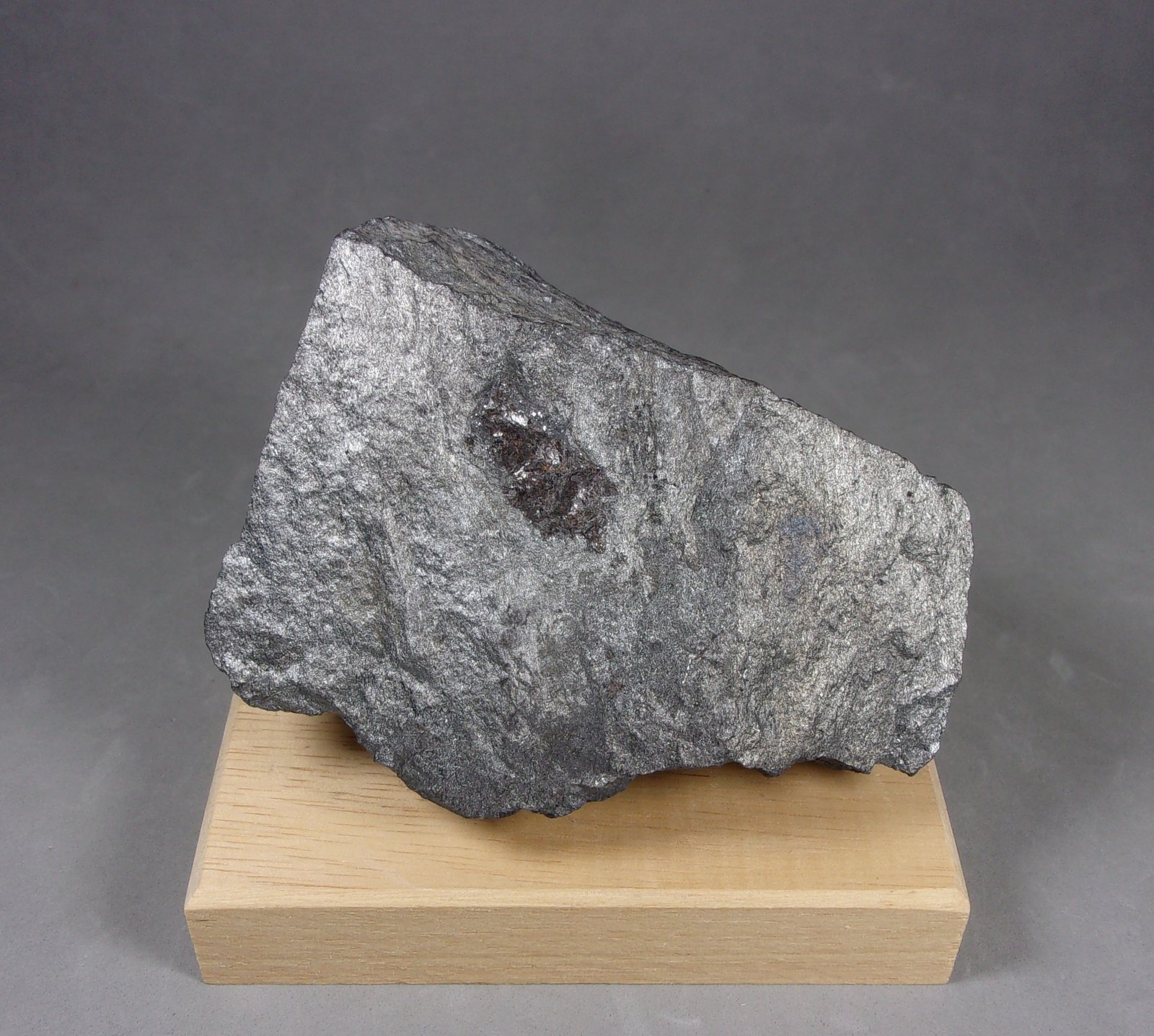 Boulangerita
7,7 x 5,6 x 3 cm.
(Autor: J. G. Alcolea)