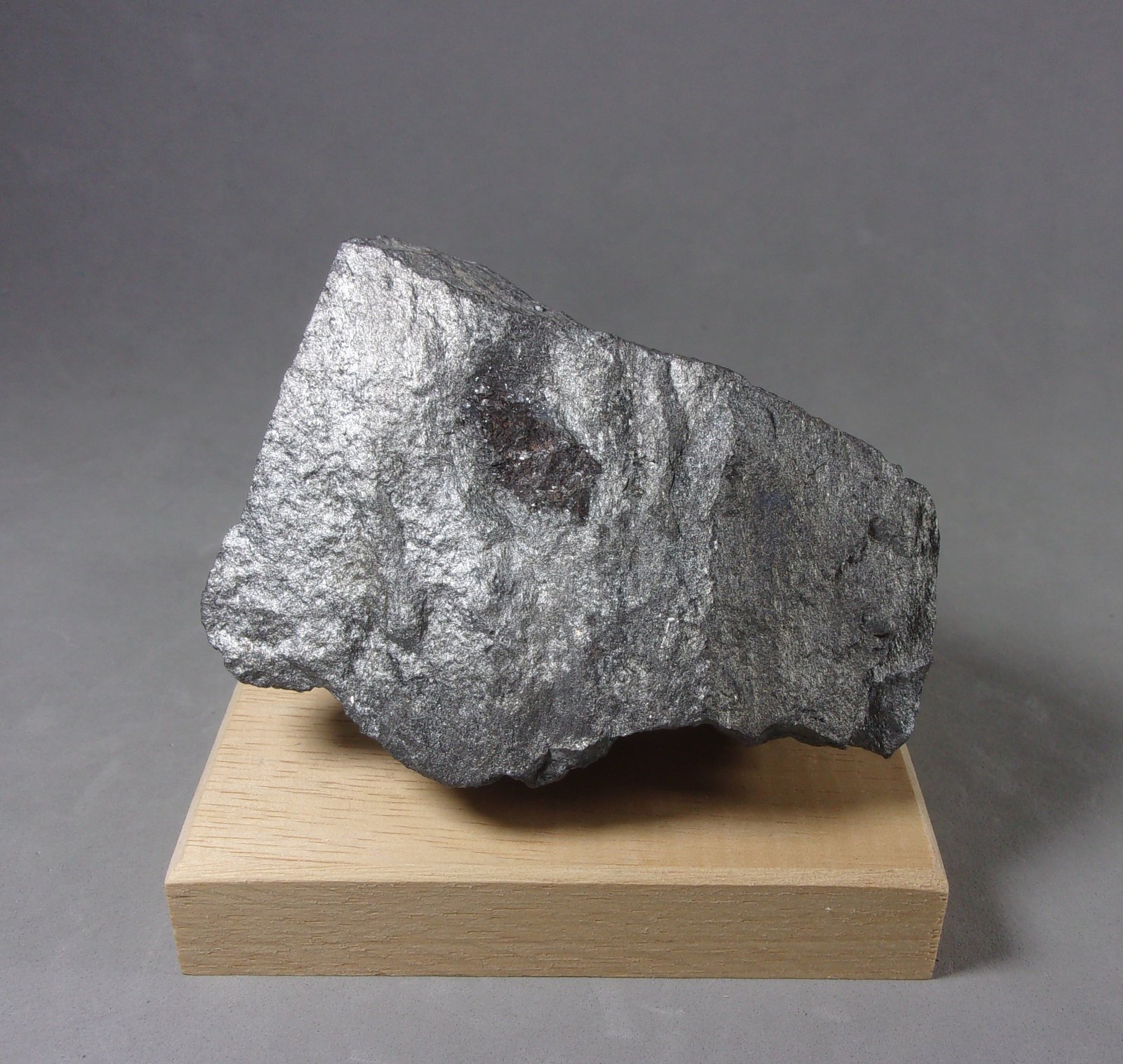 Boulangerita
7,7 x 5,6 x 3 cm.
(Autor: J. G. Alcolea)