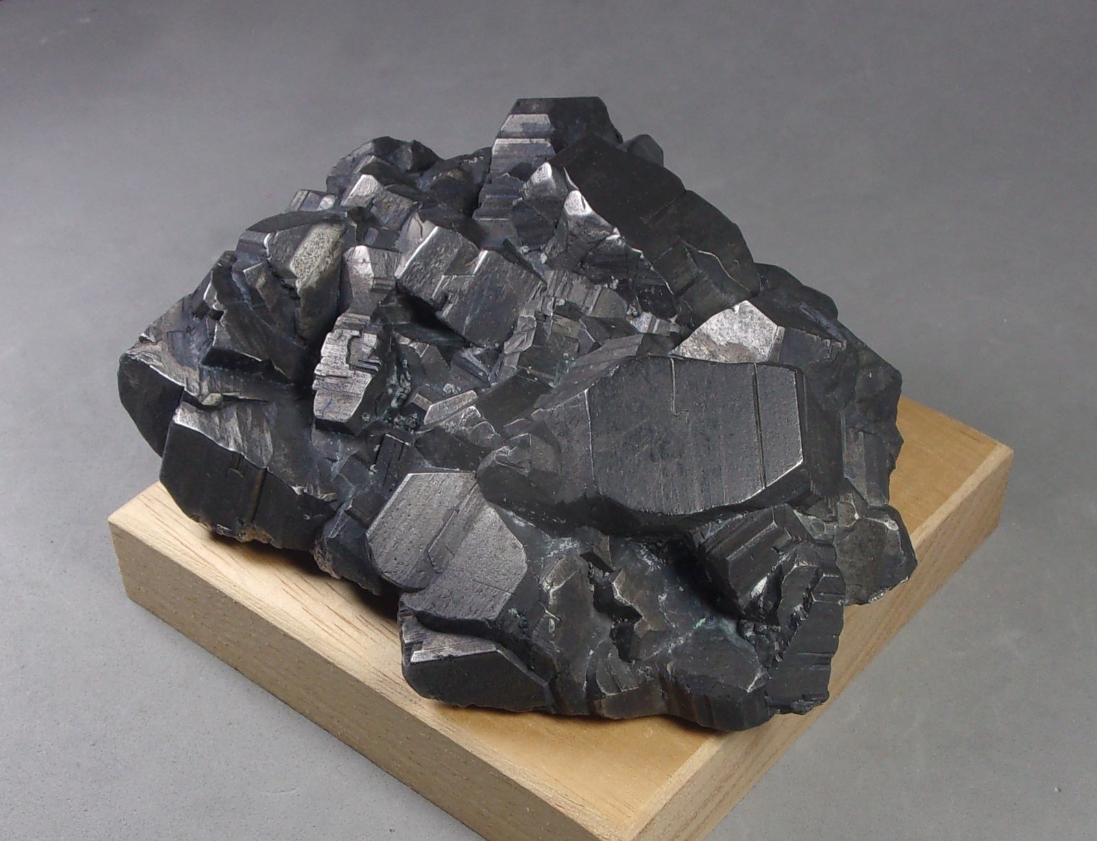 Bournonita
10 x 7,5 x 3 cm.
(Autor: J. G. Alcolea)