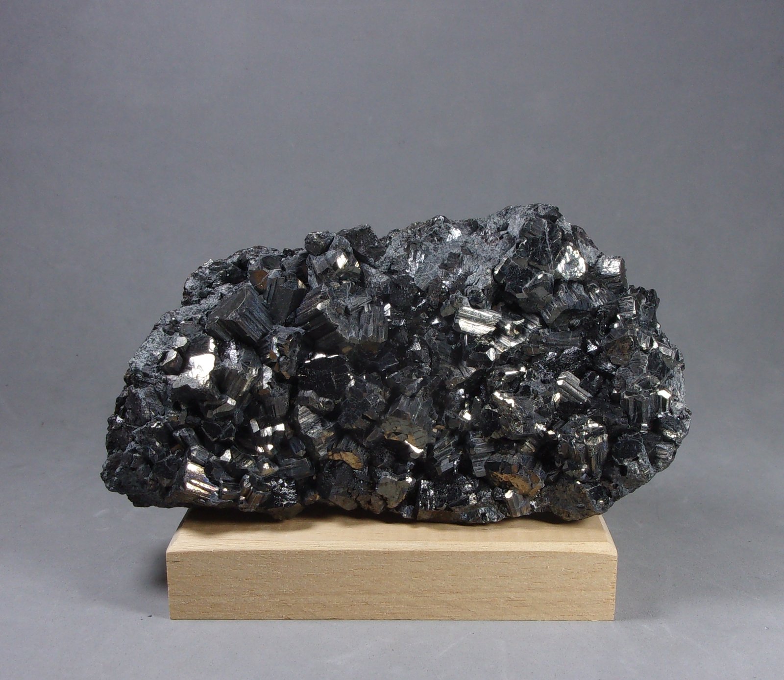 Bournonita
11 x 5,5 cm
(Autor: J. G. Alcolea)