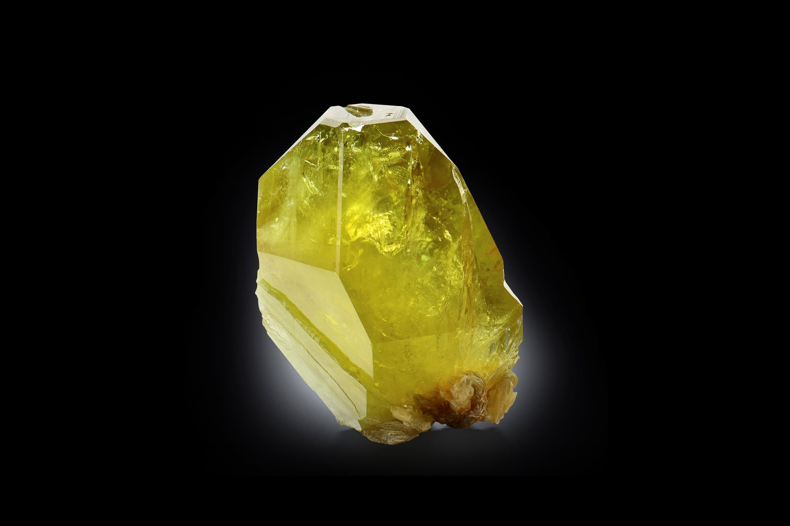 Brasilianita con Mica (Grupo)
5 x 4 x 7.5 cm / Cristal principal: 7.2 cm
(Autor: Museo MIM)