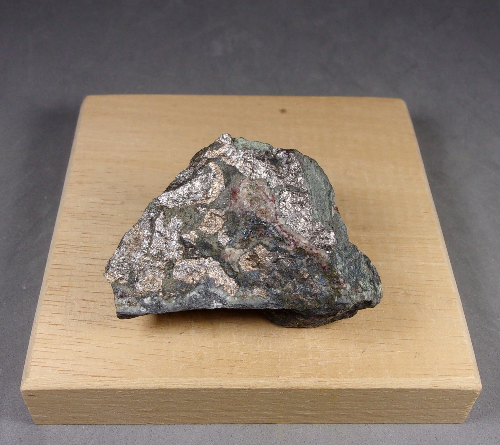 Breithauptita
4,9 x 3,5 x 2,2 cm.
(Autor: J. G. Alcolea)