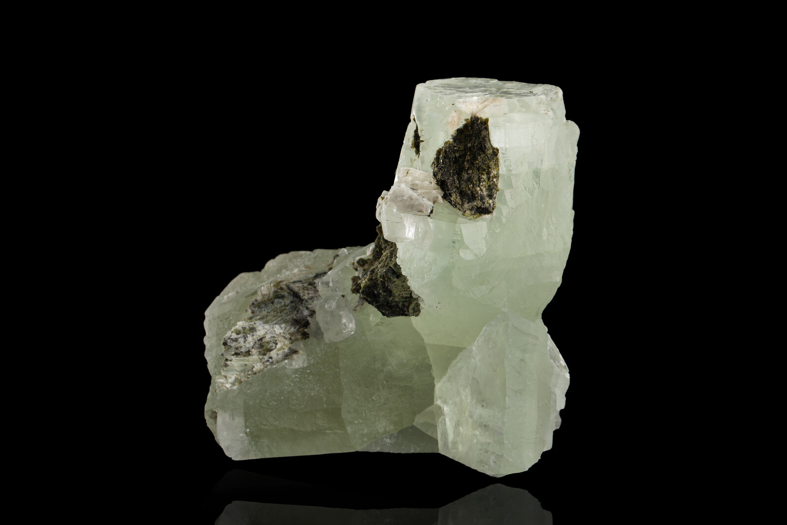 Brucita
10 x 7.5 x 9.5 cm / Cristal principal: 8 cm
(Autor: Museo MIM)