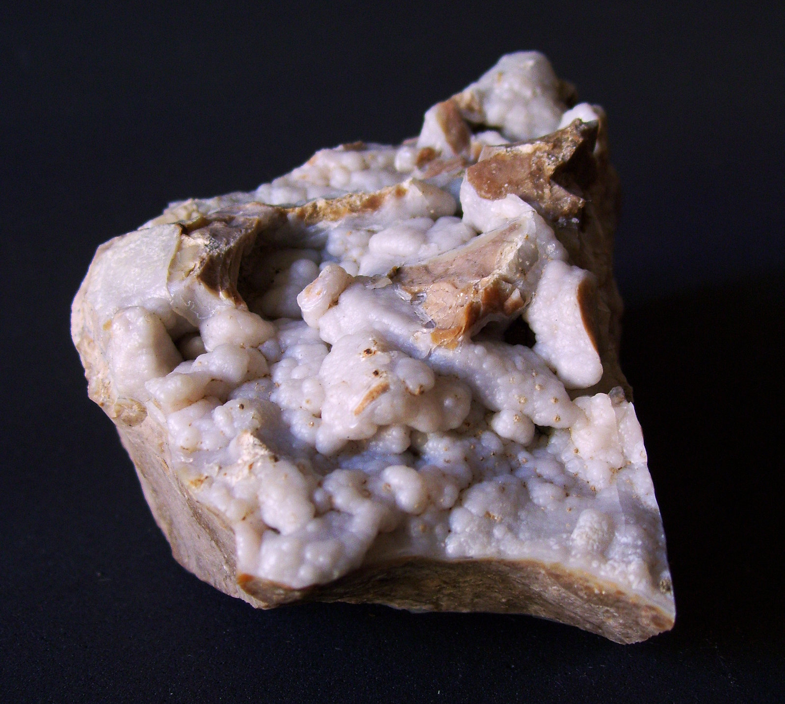 Cuarzo (variedad calcedonia)
121 mm x 86 mm
(Autor: urraca hispánica)