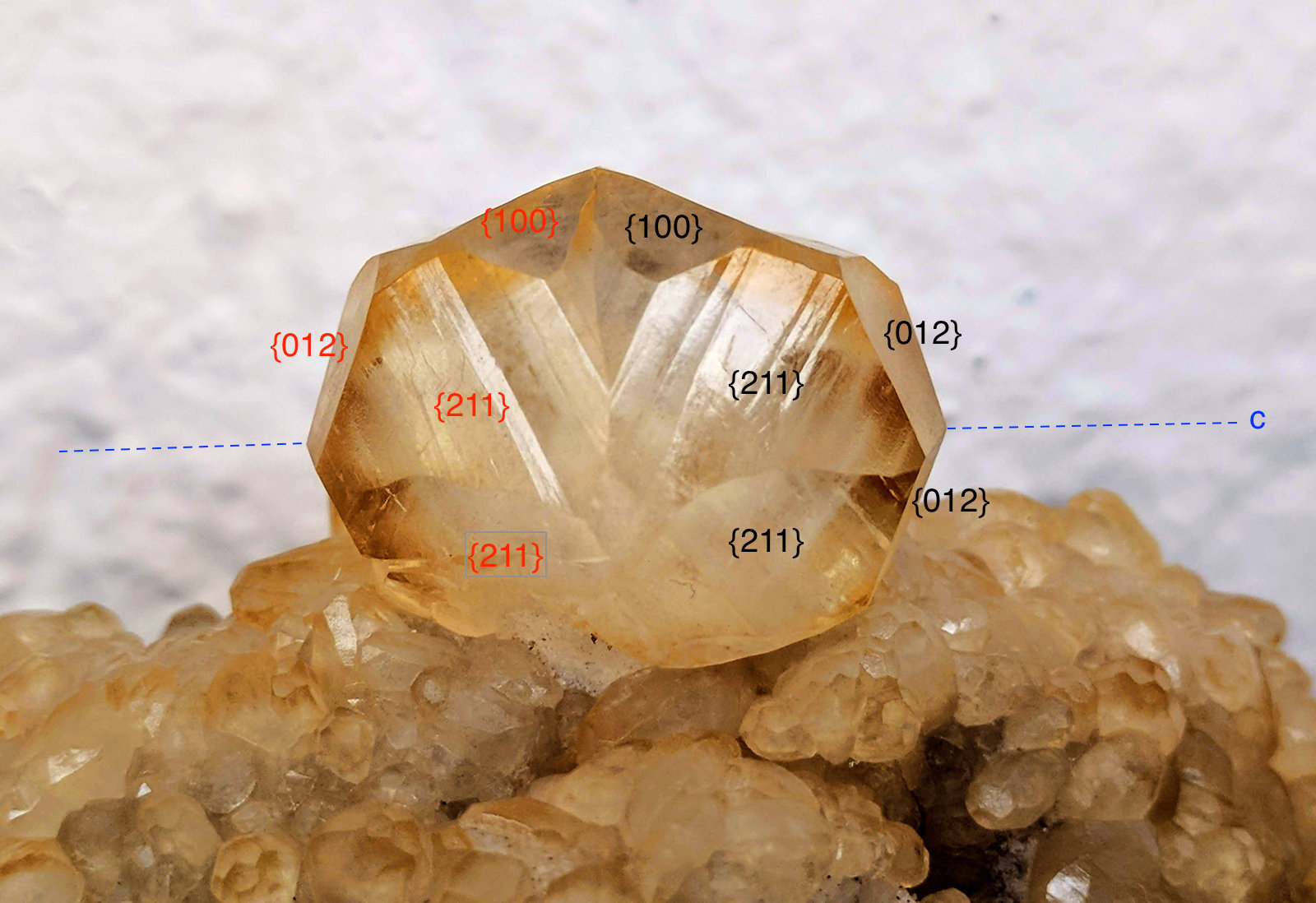 Calcita
Cristal mayor: 2,3 × 1,8 cm
(Autor: Josele)