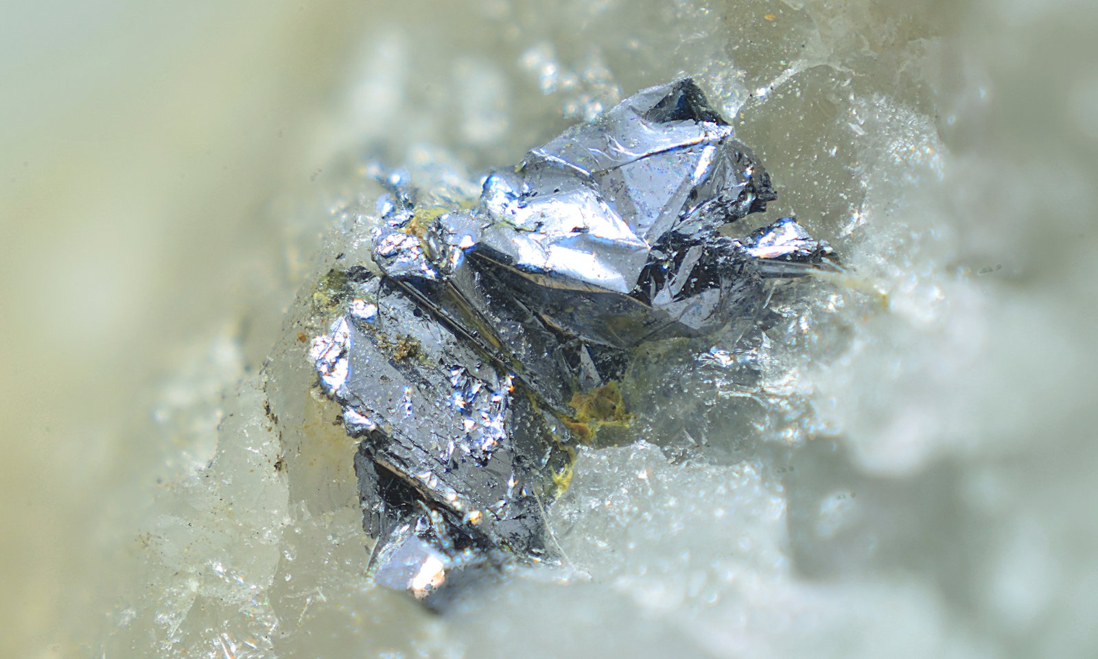 Molibdenita
Cristal de 4 mm
(Autor: Antonio Carmona)