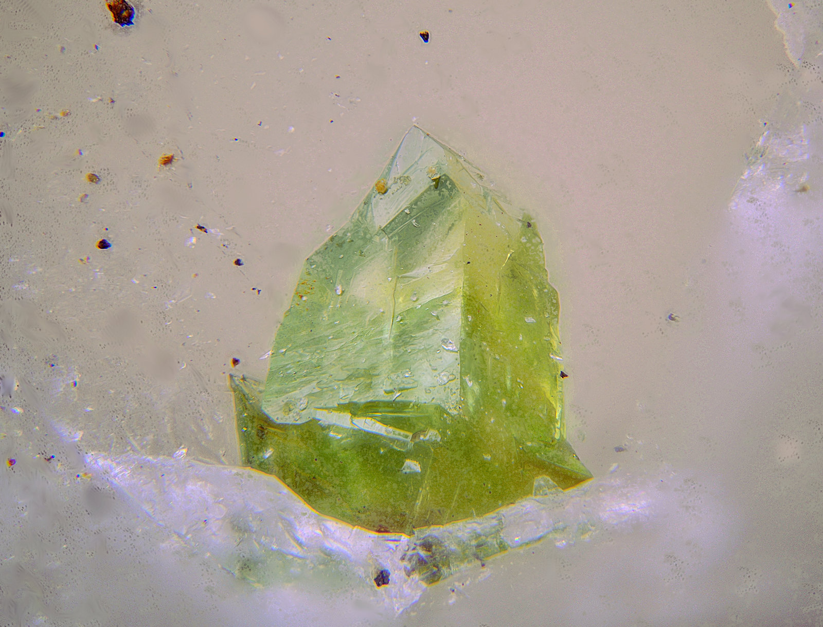 Austinita (variedad cuprífera)
Campo de visión de 2 mm
(Autor: Antonio Carmona)