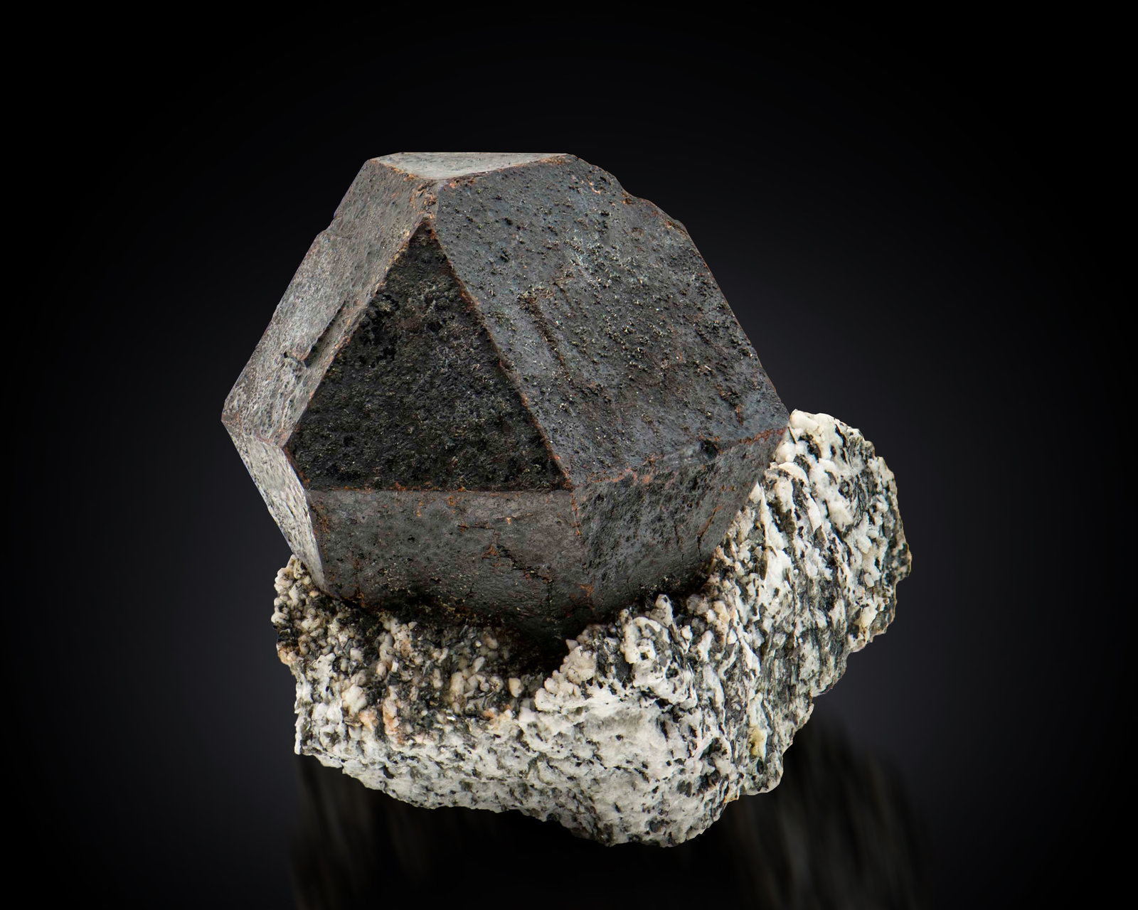 Cafarsita
6 x 4.5 x 5 cm / cristal principal: 4.0 cm
(Autor: Museo MIM)