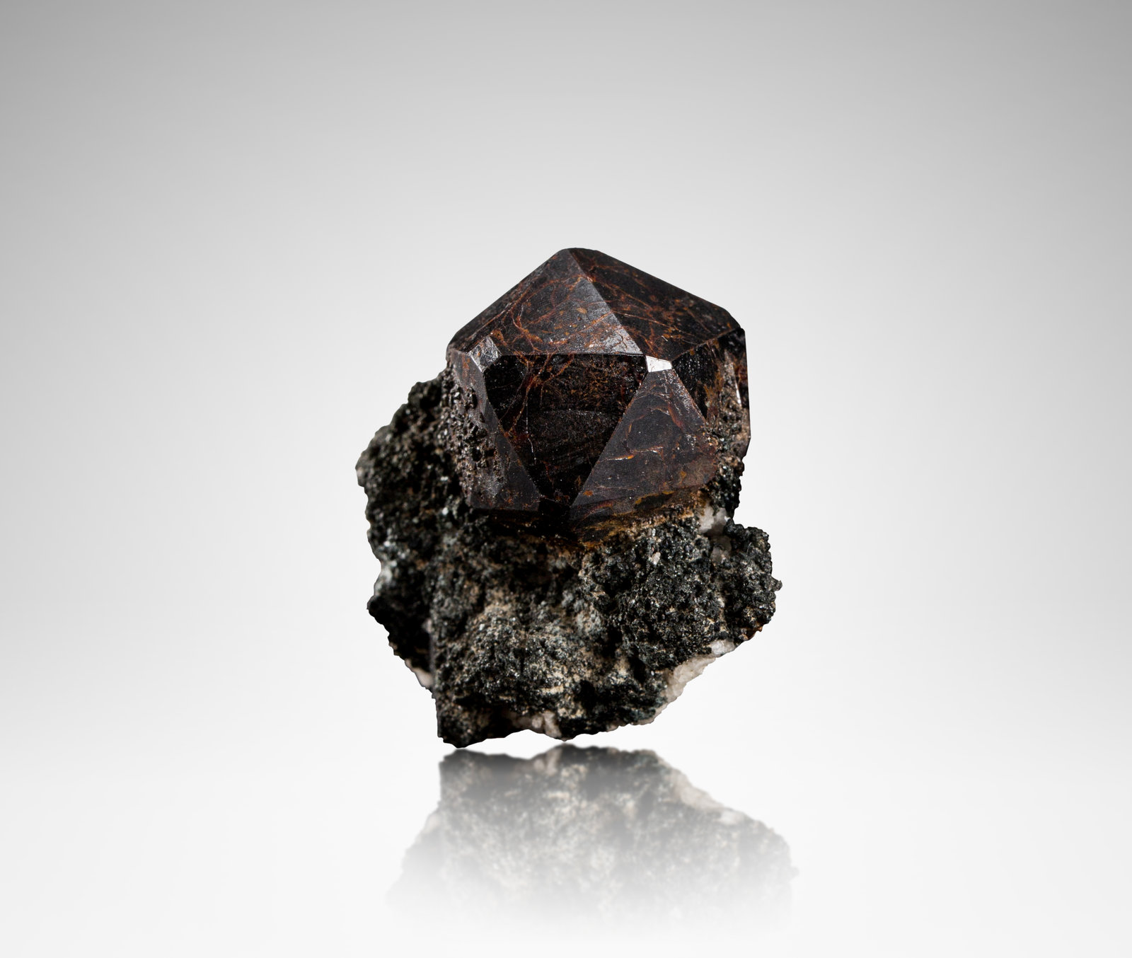 Cafarsita
2.5 x 2 x 2.5 cm / cristal principal: 1.7 cm
(Autor: Museo MIM)