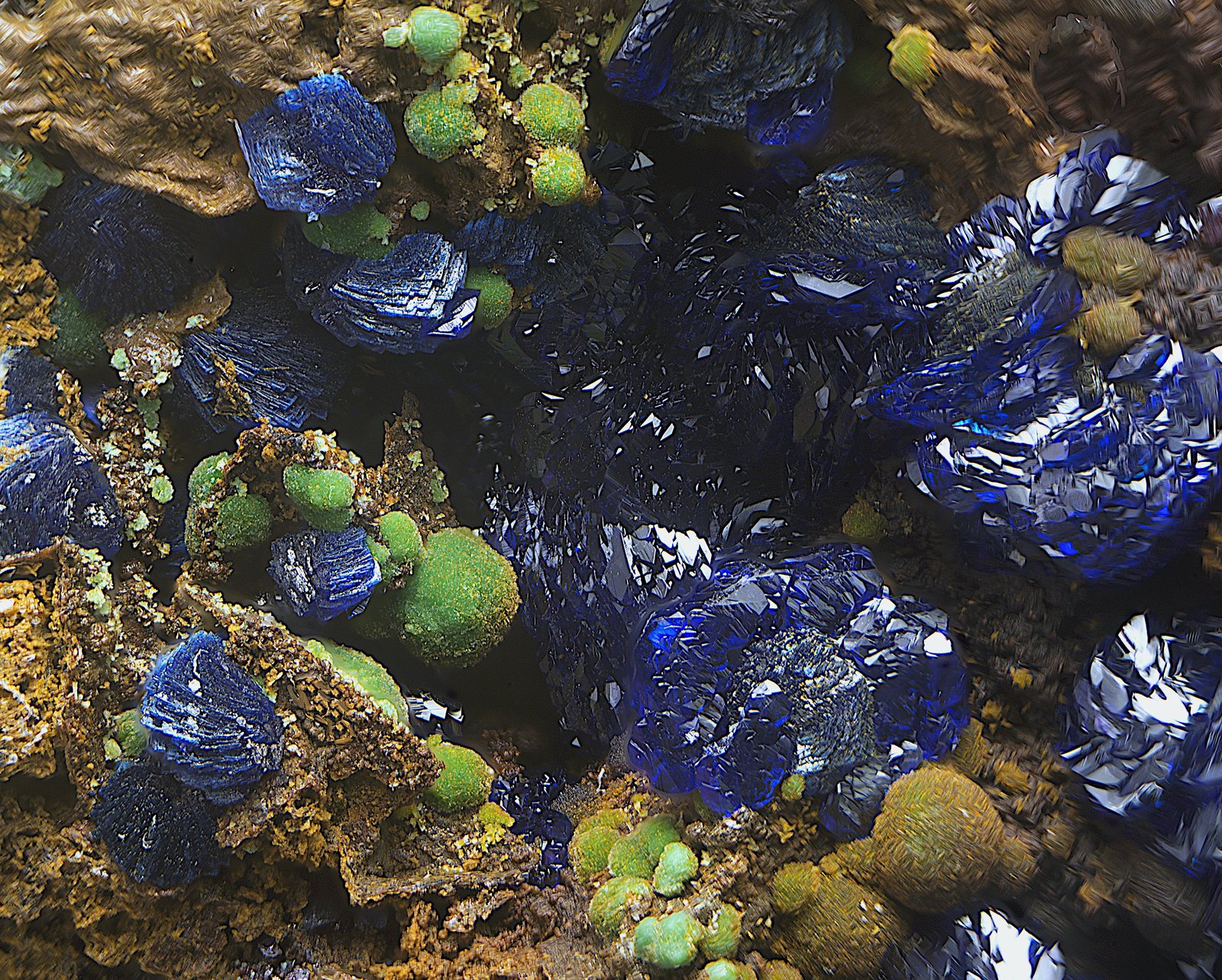 Azurita y malaquita
Campo de visión de  4 mm.
(Autor: Antonio Carmona)
