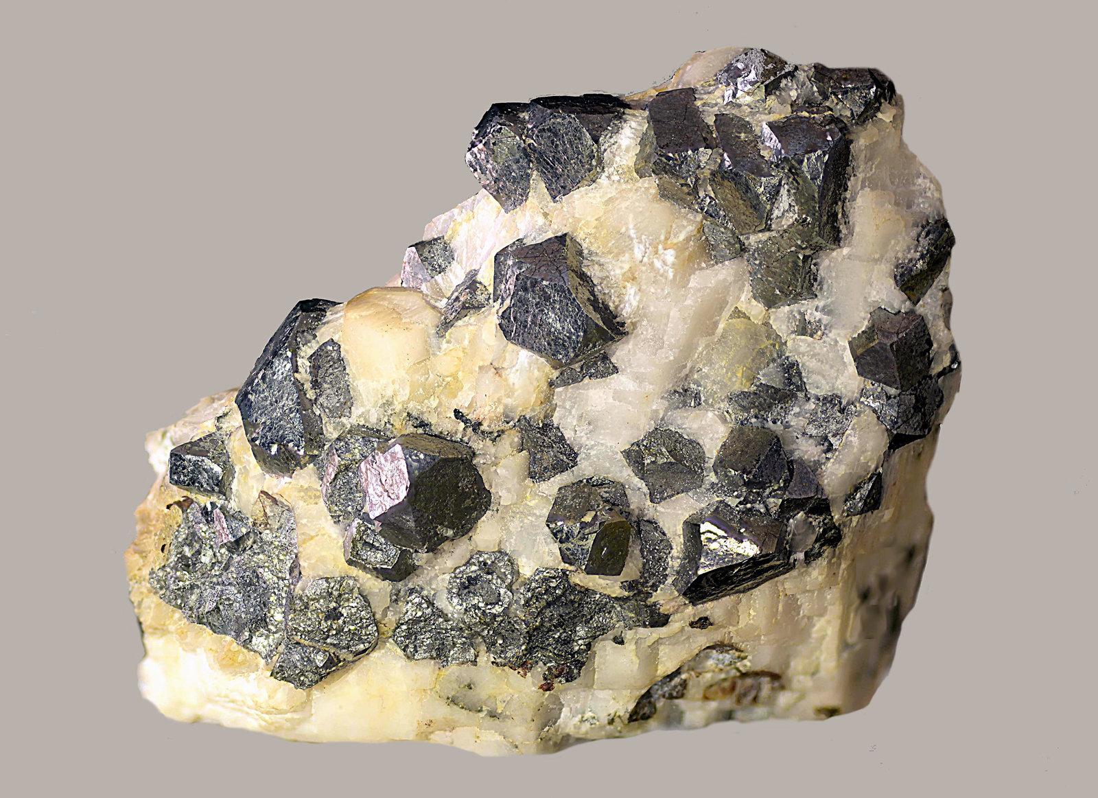 Skutterudita.
90 x 62 mm
(Autor: Antonio Carmona)