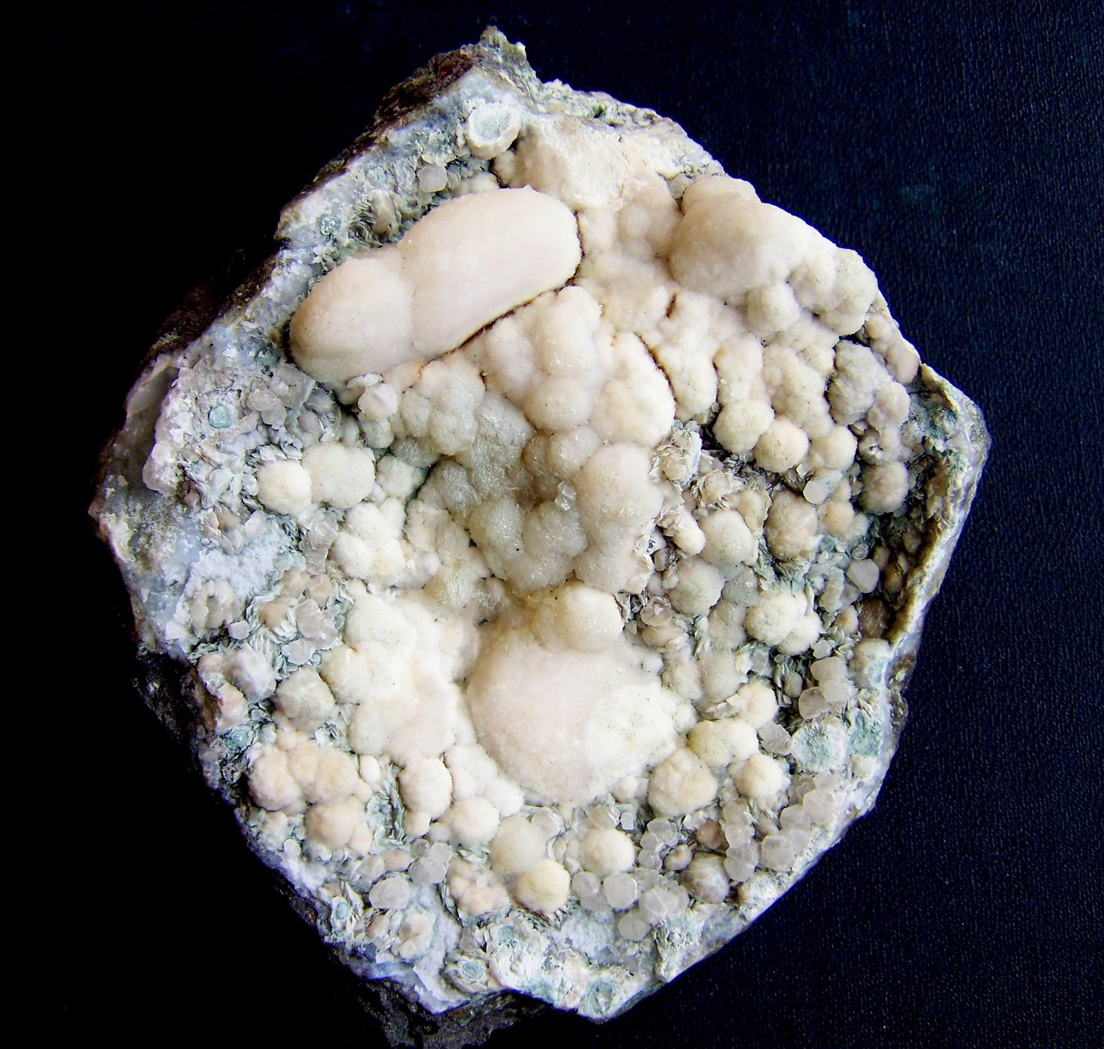 Cuarzo (variedad calcedonia)
12cm por 12cm
(Autor: canada)