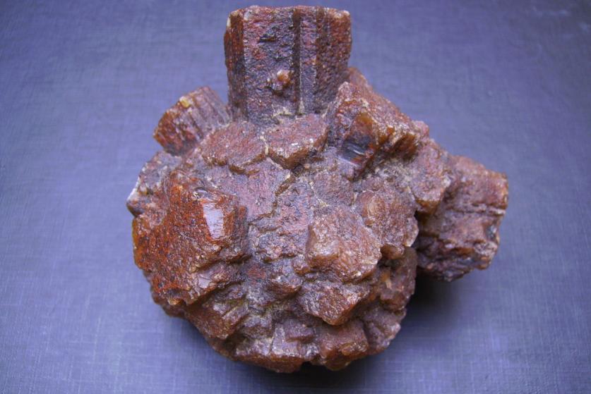 Cuarzo (variedad calcedonia) pseudomórfica de aragonito
10 x 8,5 x 7,5 cm
(Autor: Antonio Alcaide)