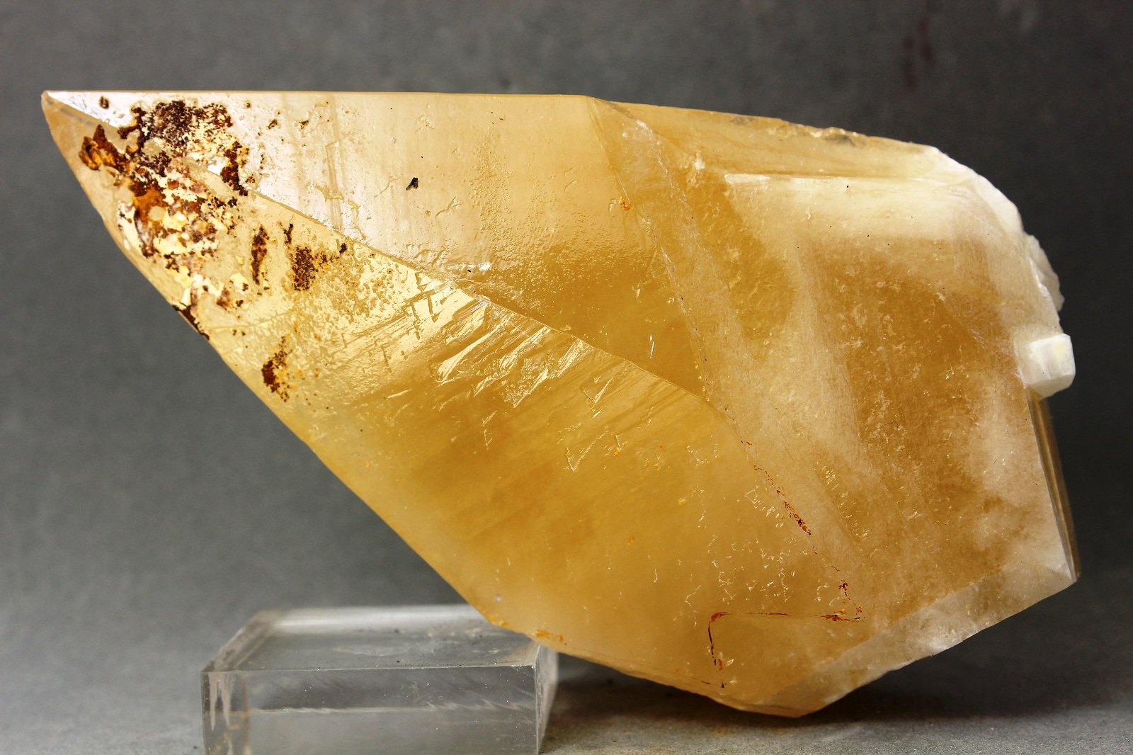 Calcita
105x55x40 mm
(Autor: Juan Espino)