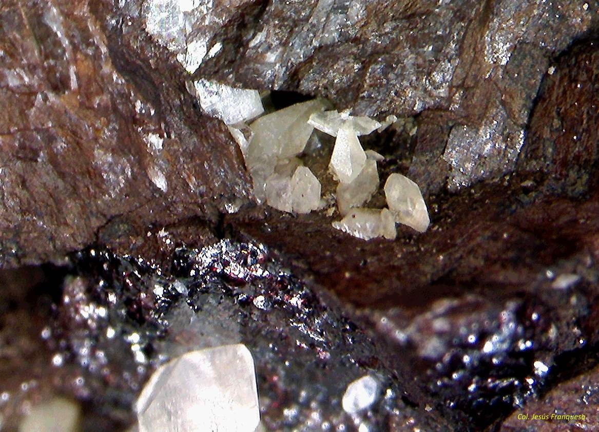 Calcita y Hematites.
4´463 x 3´030 mm.
(Autor: Jesus Franquesa Baucells)