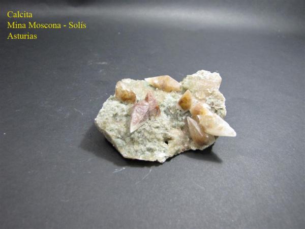 Calcita
6 x 6 cm. Cristal mayor 2 cm.
(Autor: Rodrigo Fresco)