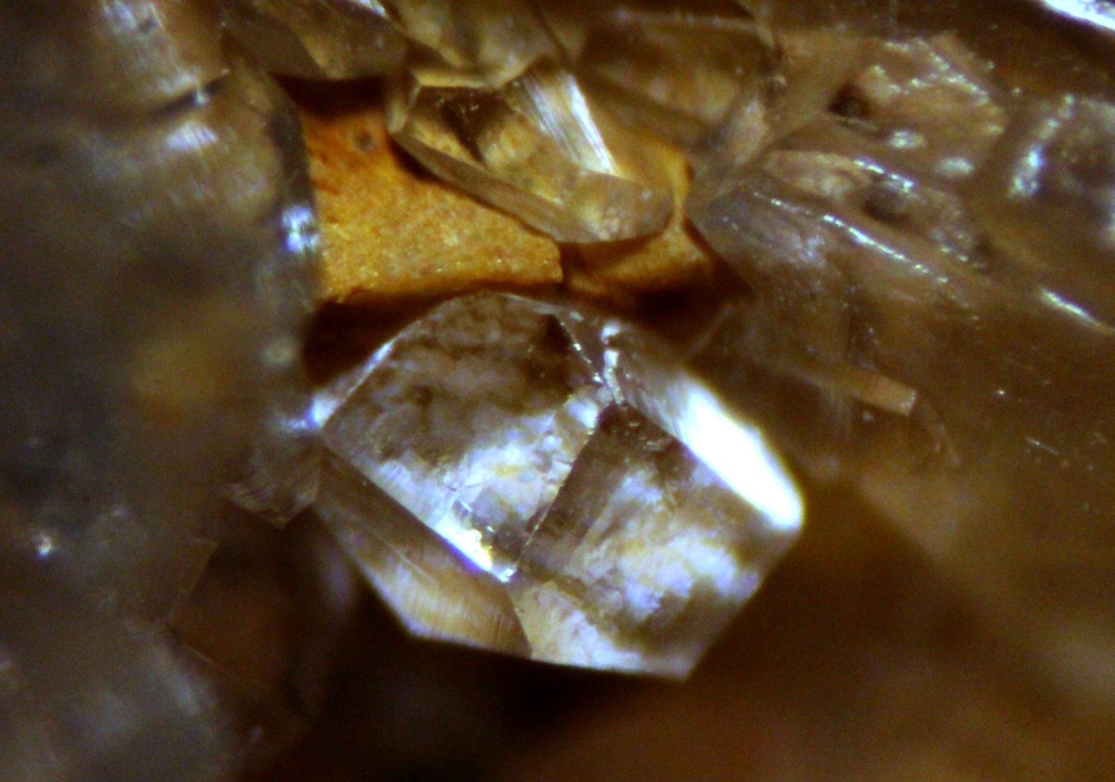 Calcita, Ankerita
60 x 37 x 22 mm.
(Autor: José Luis Zamora)