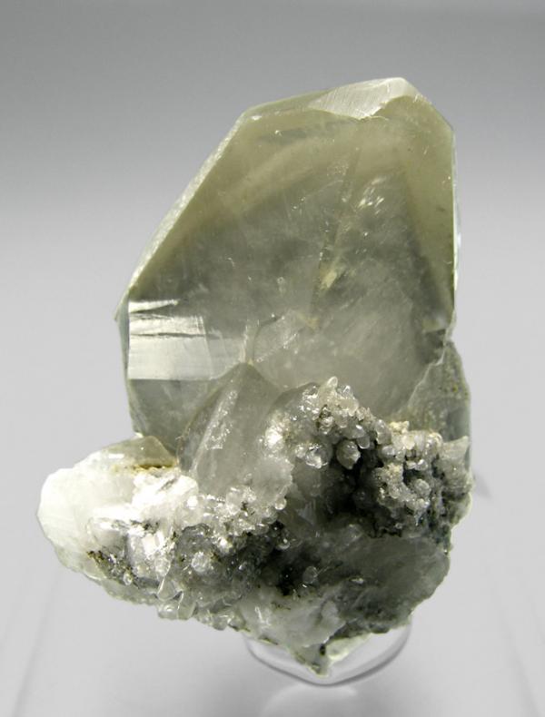 Calcita con Dolomita y Esfalerita
3.3 × 2.5 × 2.1 cm / El cristal más grande mide: 3 × 2 cm
(Autor: Jordi Fabre)