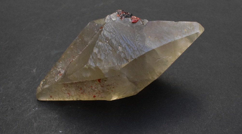Calcita y Rejalgar
8 x 4 x 3 cm
(Autor: Antonio Alcaide)