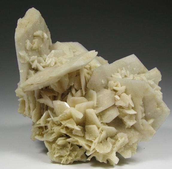 Calcita pseudomórfica de yeso
9 x 8 x 6 cm
(Autor: Antonio Alcaide)