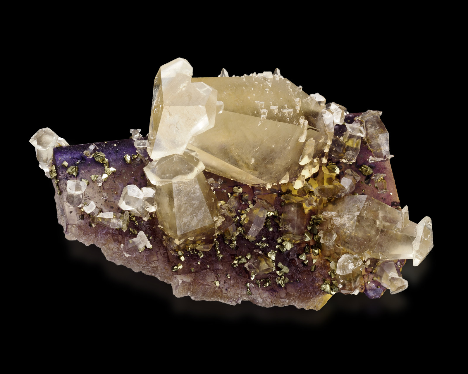 Calcita
6.7 x 5 x 4 cm / Cristal principal: 3.9 cm.
(Autor: Museo MIM)