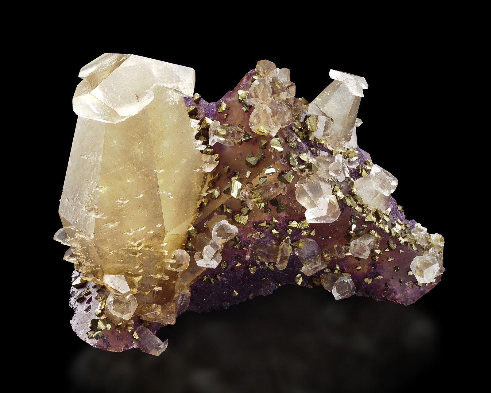 Calcita
5 x 6.2 x 5 cm / Cristal principal: 3.5 cm.
(Autor: Museo MIM)